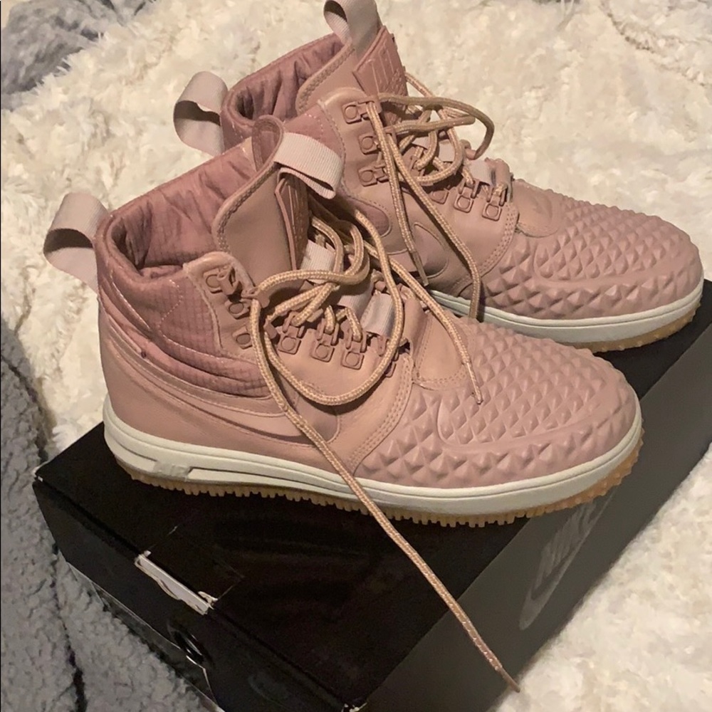Nike women’s LF1 Duckboot sneakers